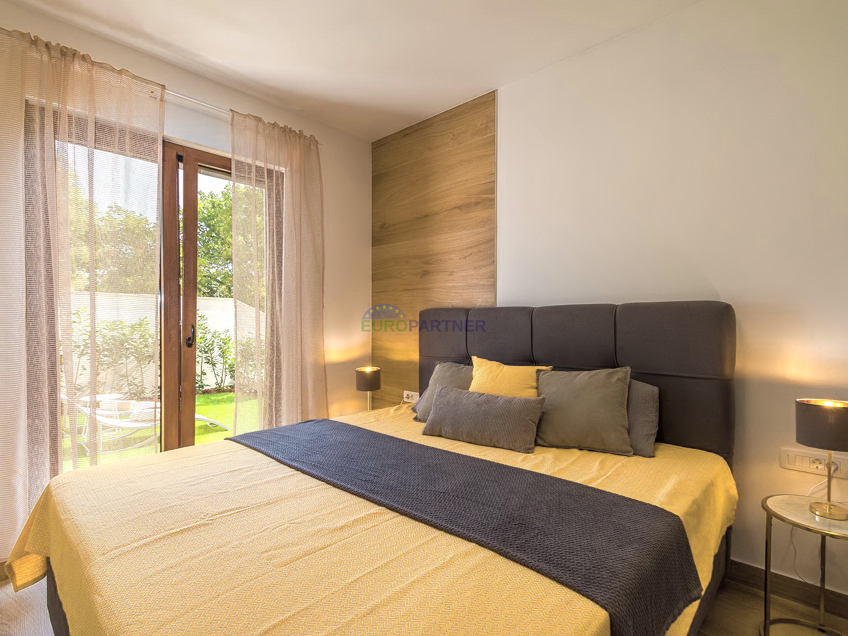 Istria, Sveti Vićenat, semi-detached house with a swimming pool