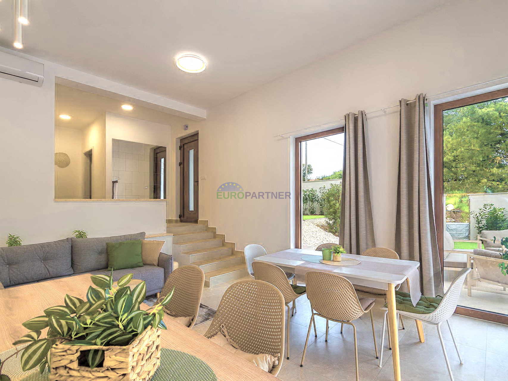 Istria, Sveti Vićenat, semi-detached house with a swimming pool