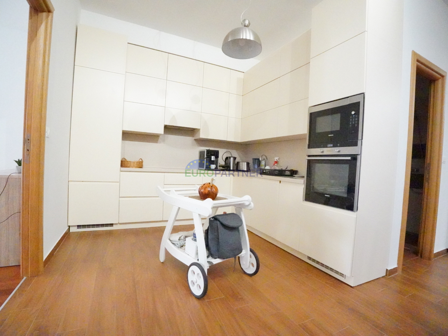 Stan 600m od mora&comma; Pore&ccaron;&excl;