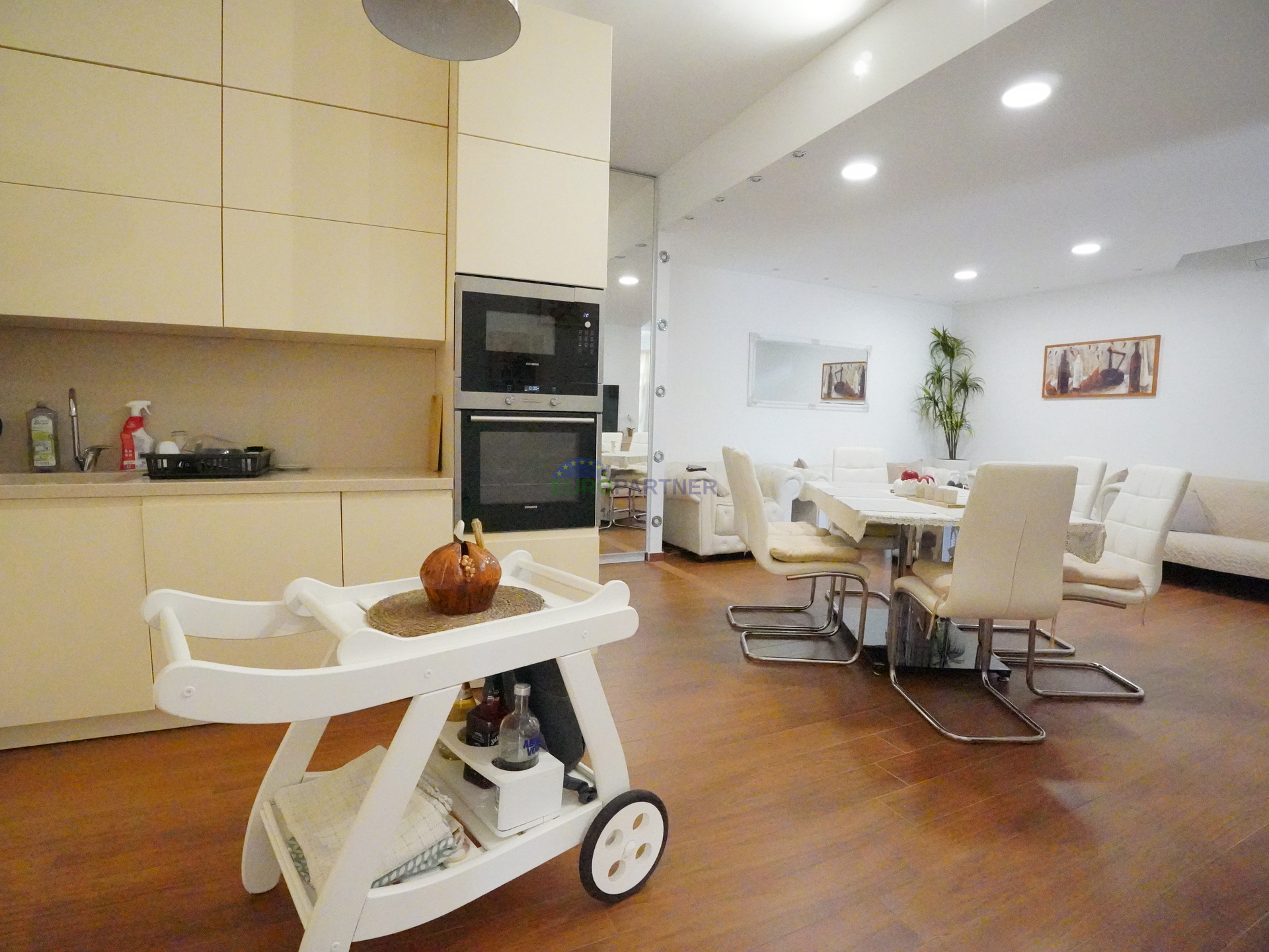 Stan 600m od mora&comma; Pore&ccaron;&excl;