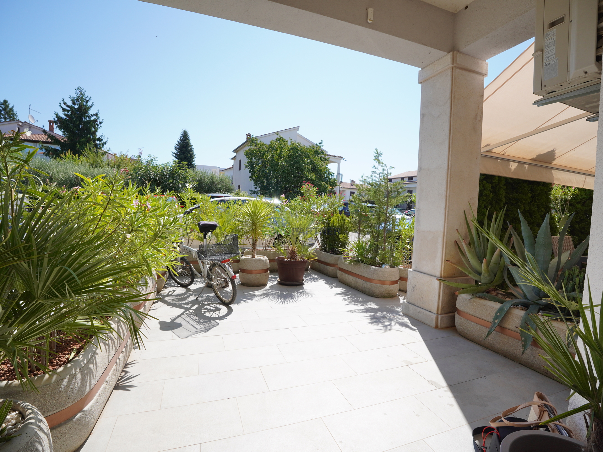 Stan 600m od mora&comma; Pore&ccaron;&excl;