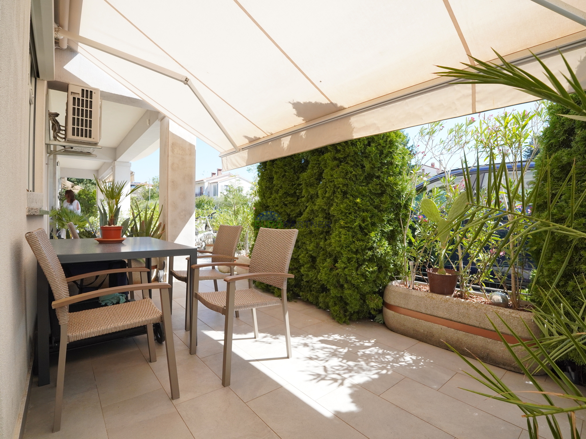 Stan 600m od mora&comma; Pore&ccaron;&excl;