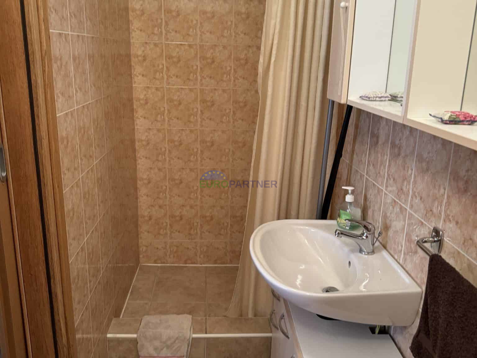 Freistehendes Haus mit Einliegerwohnung und Meerblick, Poreč, Istrien