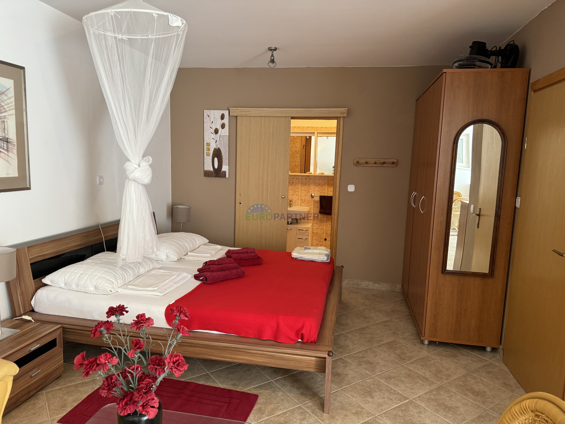 Freistehendes Haus mit Einliegerwohnung und Meerblick, Poreč, Istrien