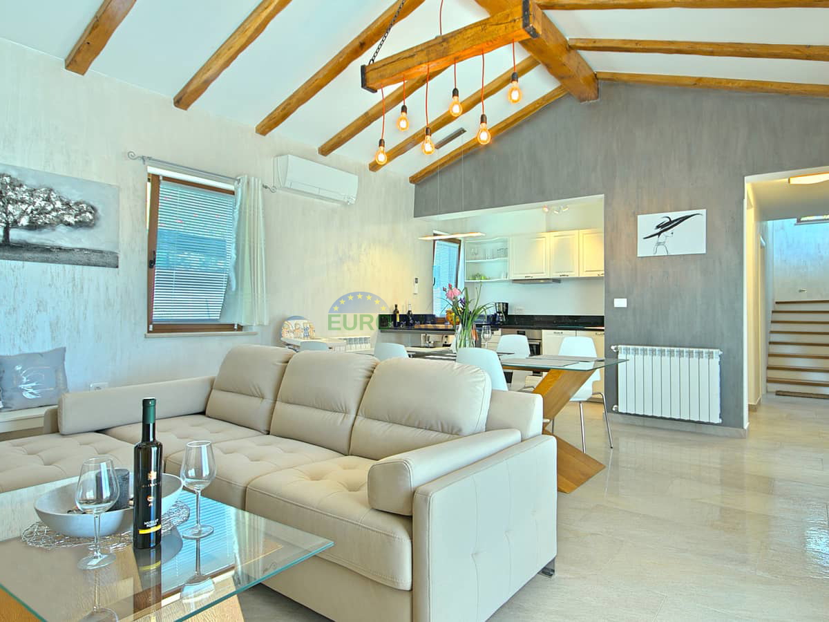 Istrien, Novigrad, Villa mit Pool an ausgezeichneter Lage