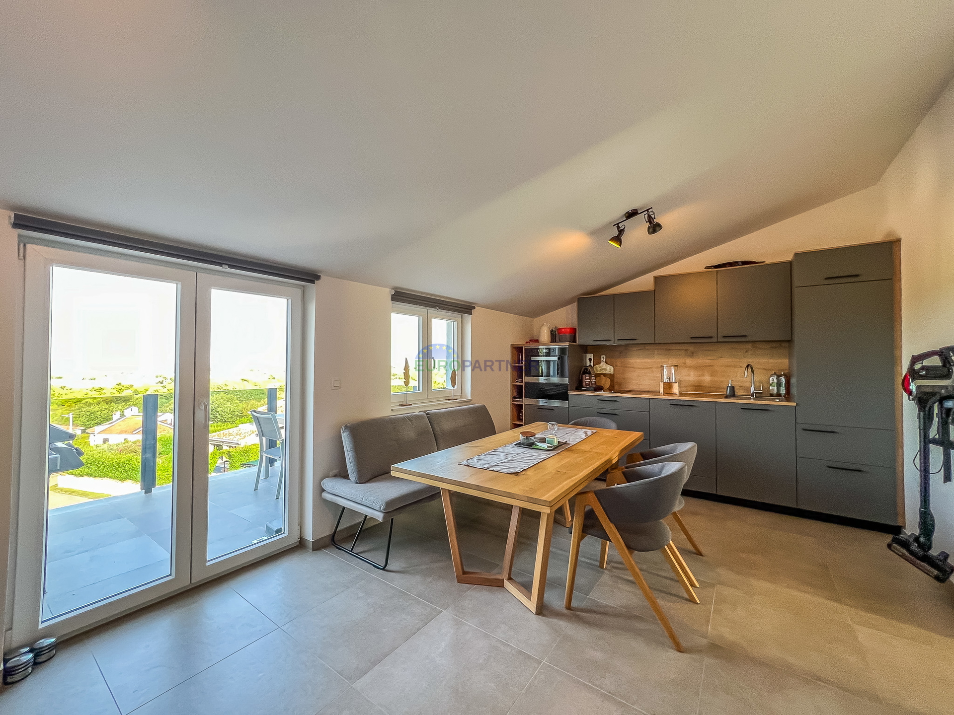 Stan s pogledom na more&comma; Pore&ccaron;&comma; Istra