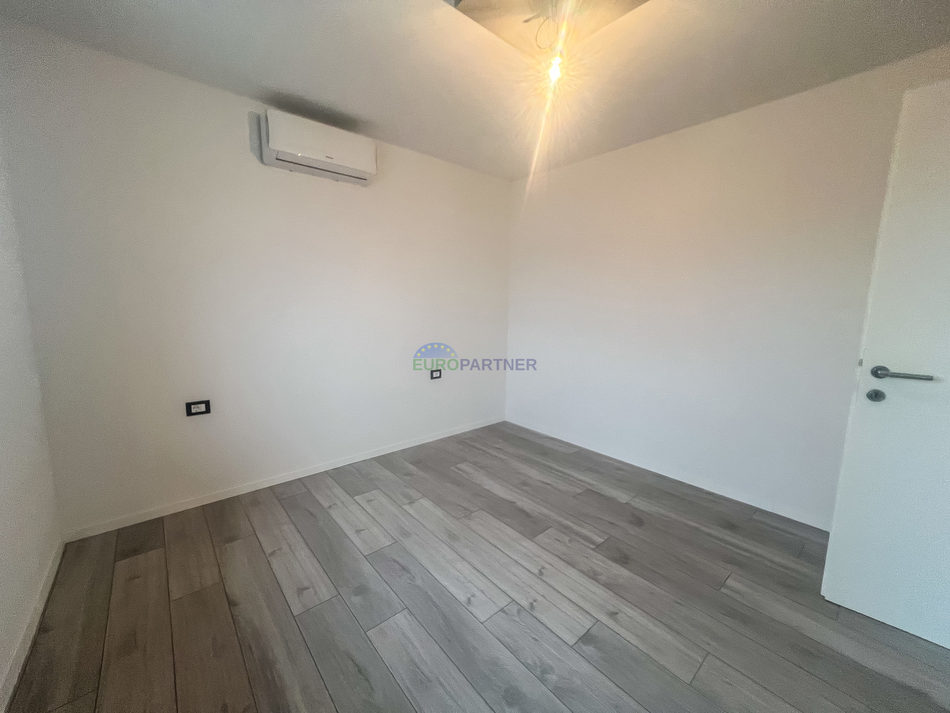 Stan s pogledom na more&comma; Pore&ccaron;&comma; Istra