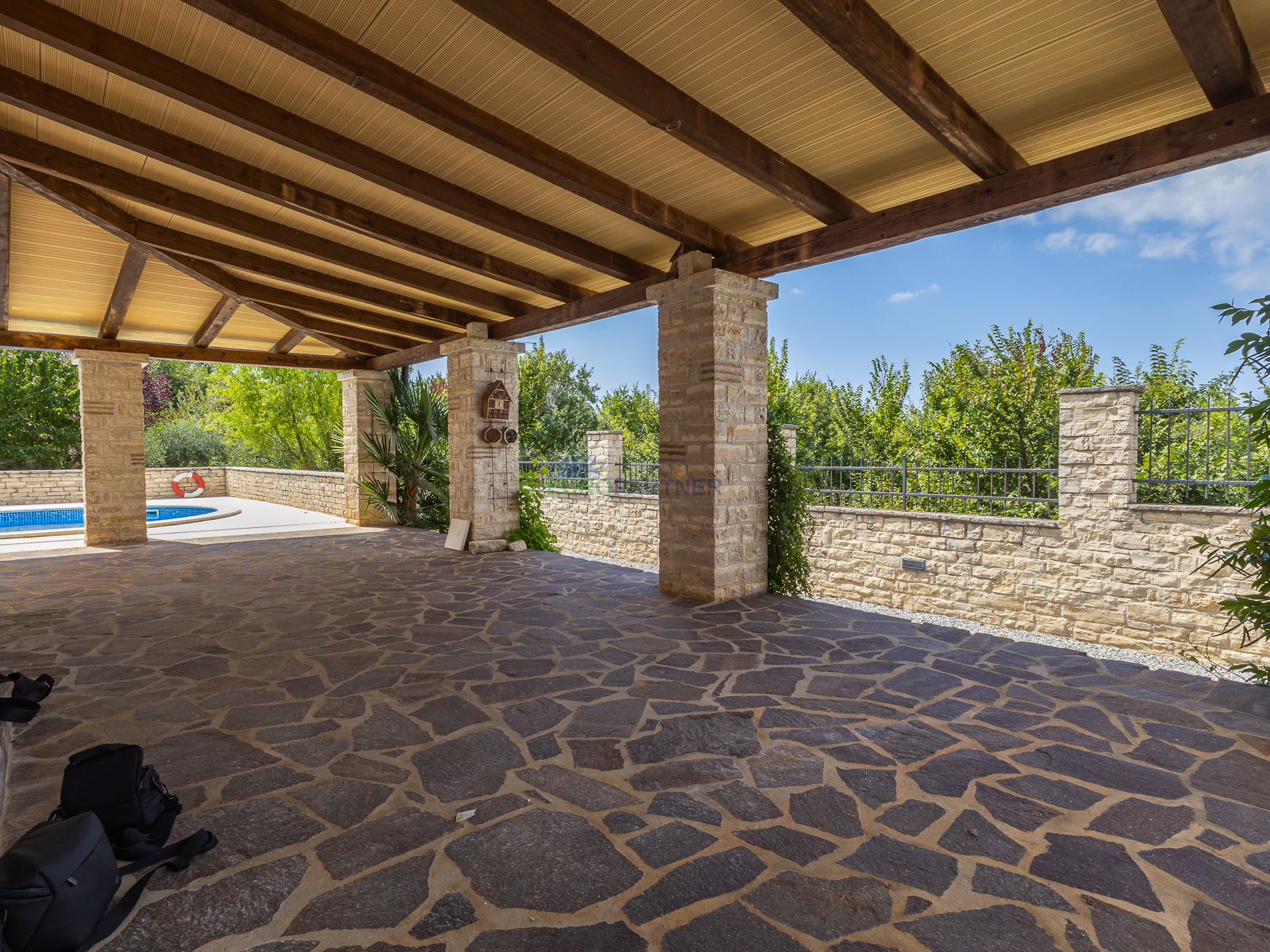 House with a swimming pool and large yard, 10 km from Poreč