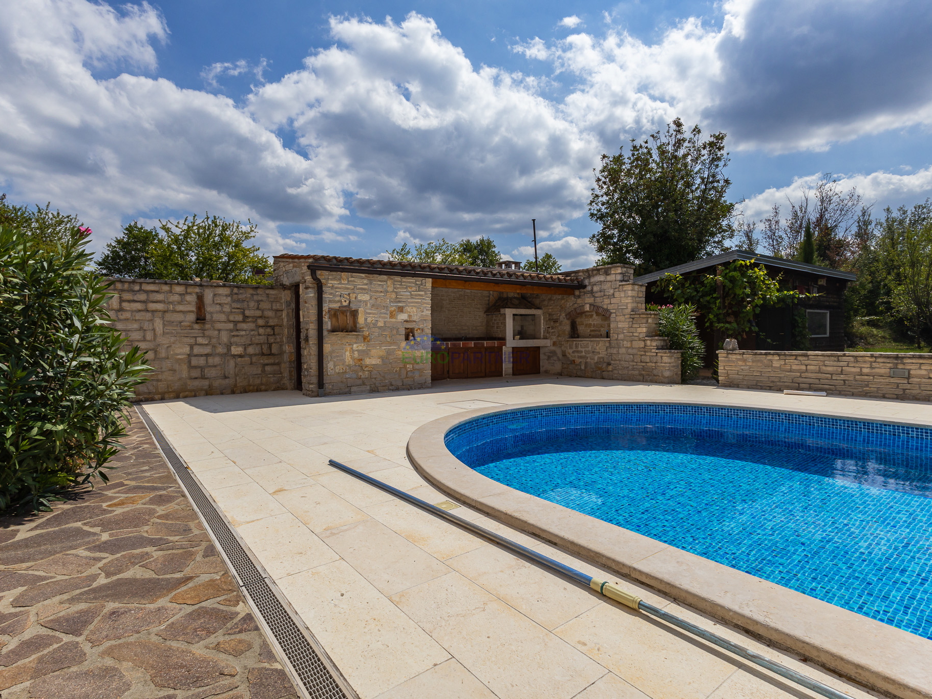 House with a swimming pool and large yard, 10 km from Poreč