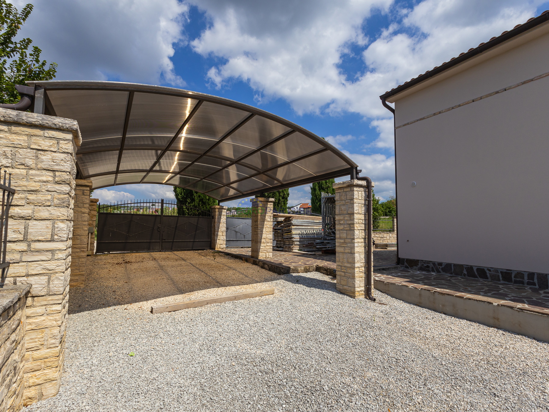 House with a swimming pool and large yard, 10 km from Poreč