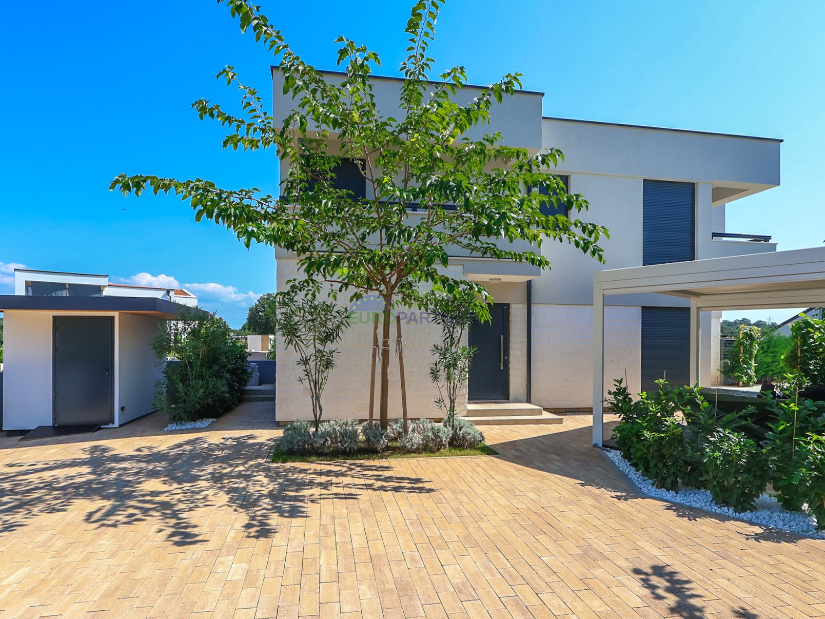 Elegantes modernes Doppelhaus mit Pool in Funtana