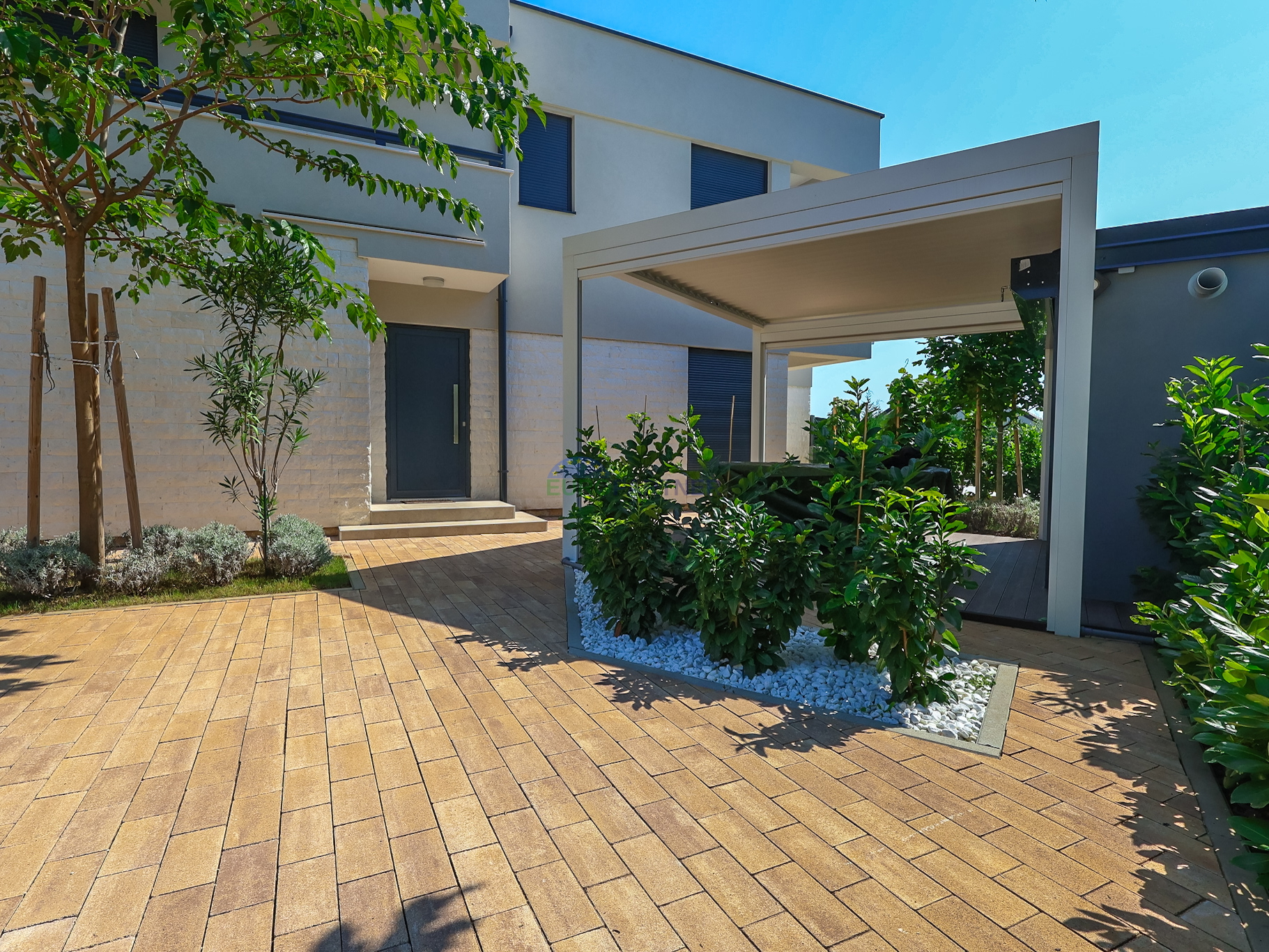 Elegantes modernes Doppelhaus mit Pool in Funtana