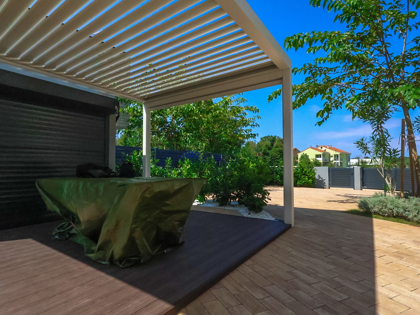 Elegantes modernes Doppelhaus mit Pool in Funtana