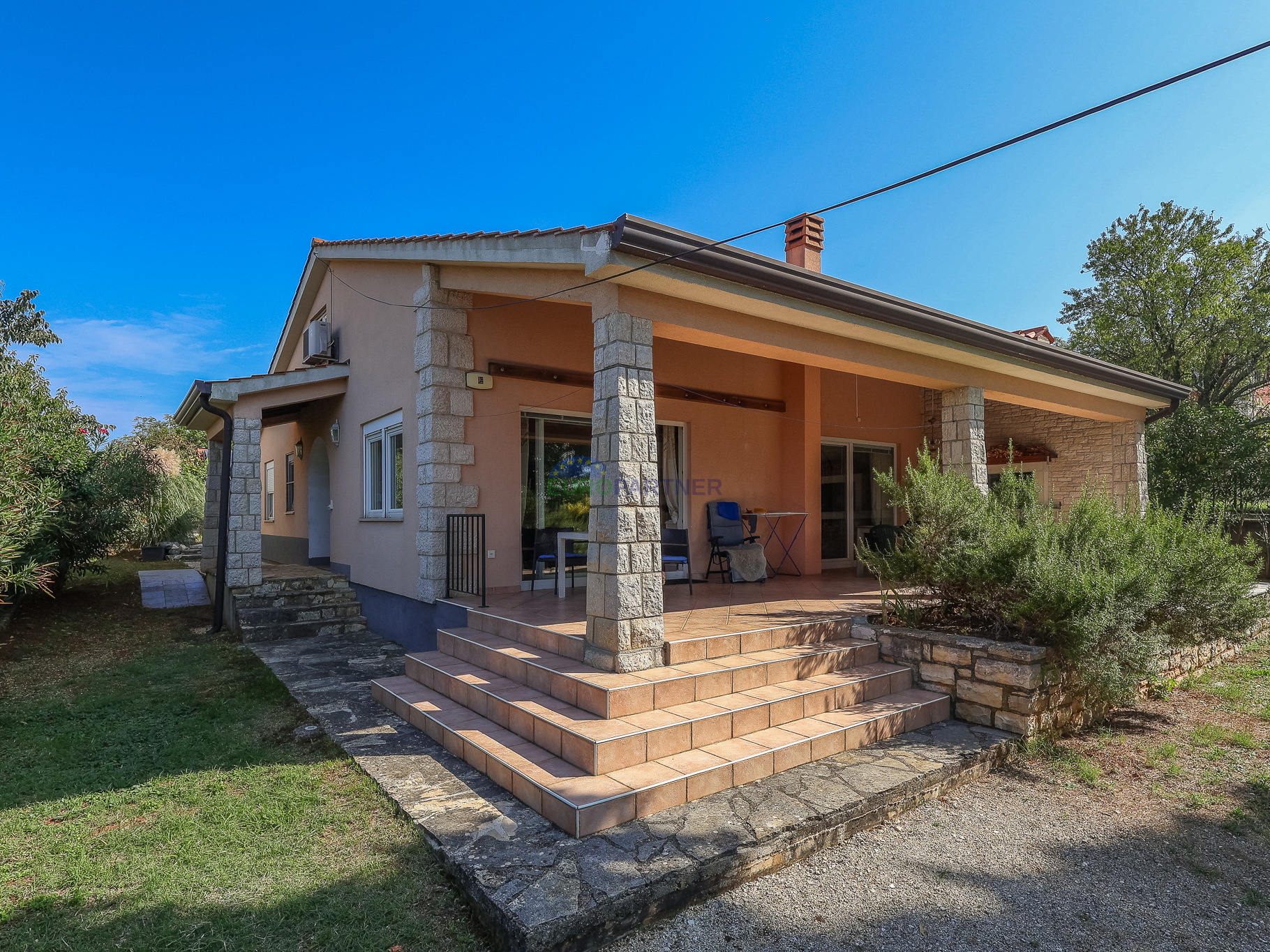 Single-story house with sea view, 10 km from Poreč