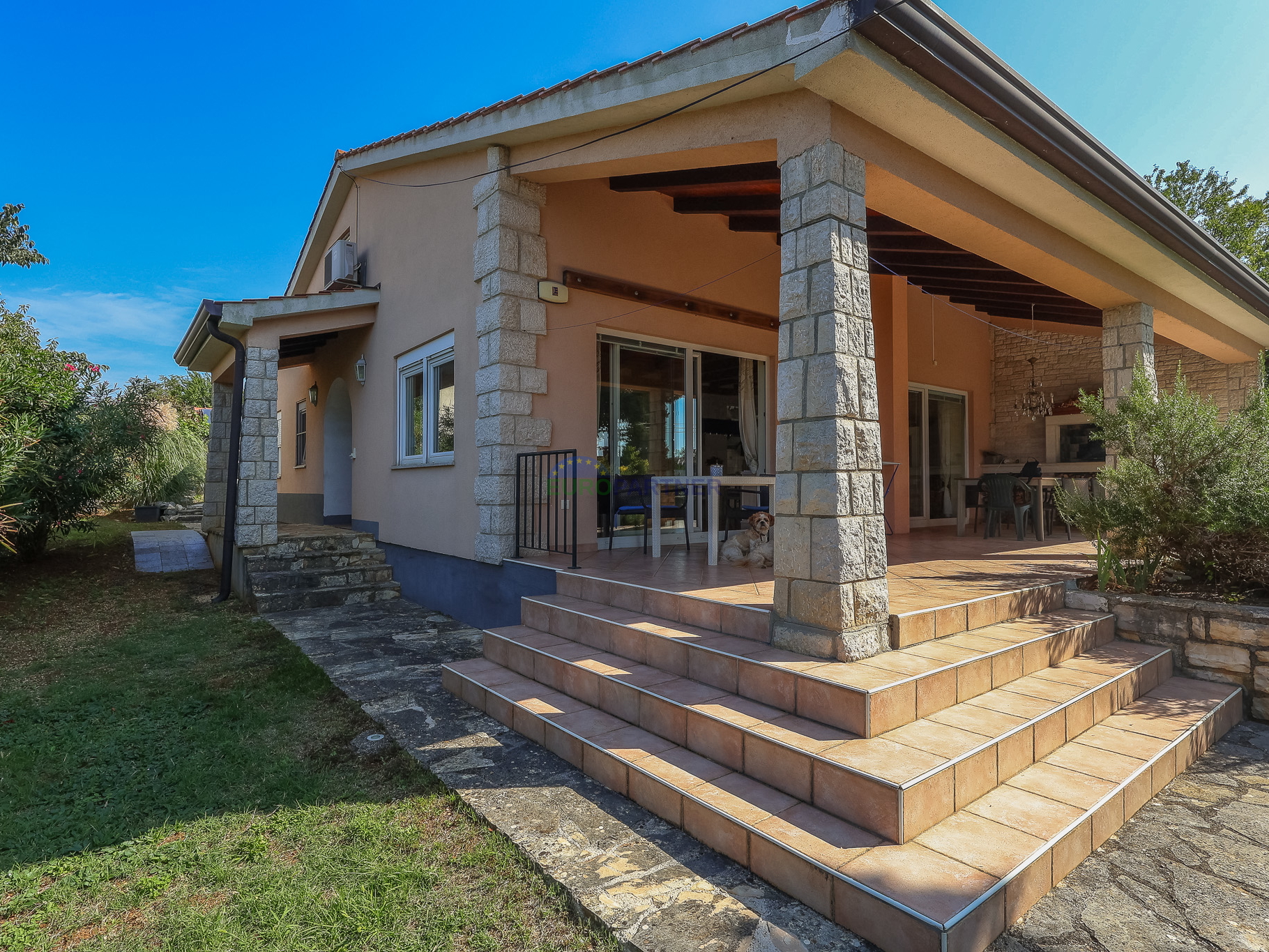 Single-story house with sea view, 10 km from Poreč