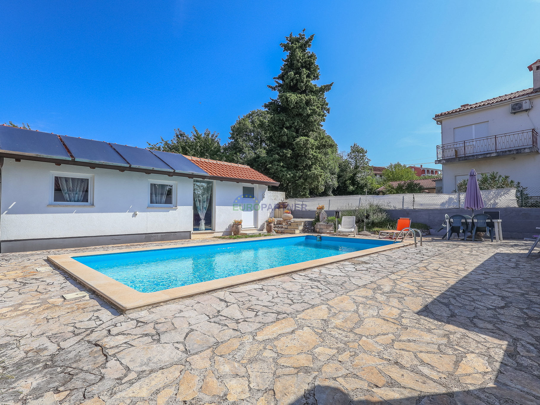 Single-story house with sea view, 10 km from Poreč