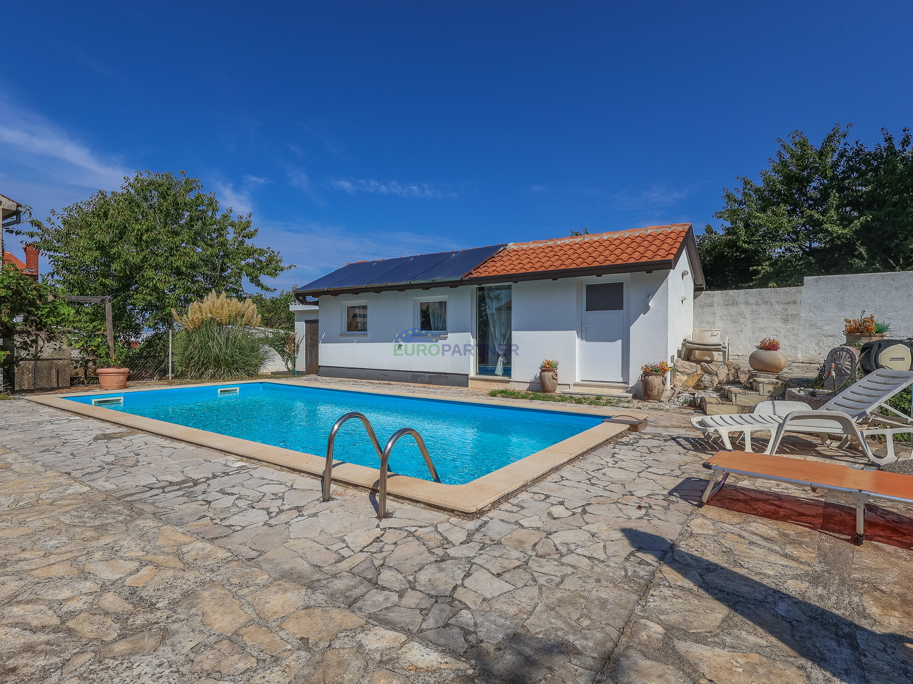 Single-story house with sea view, 10 km from Poreč