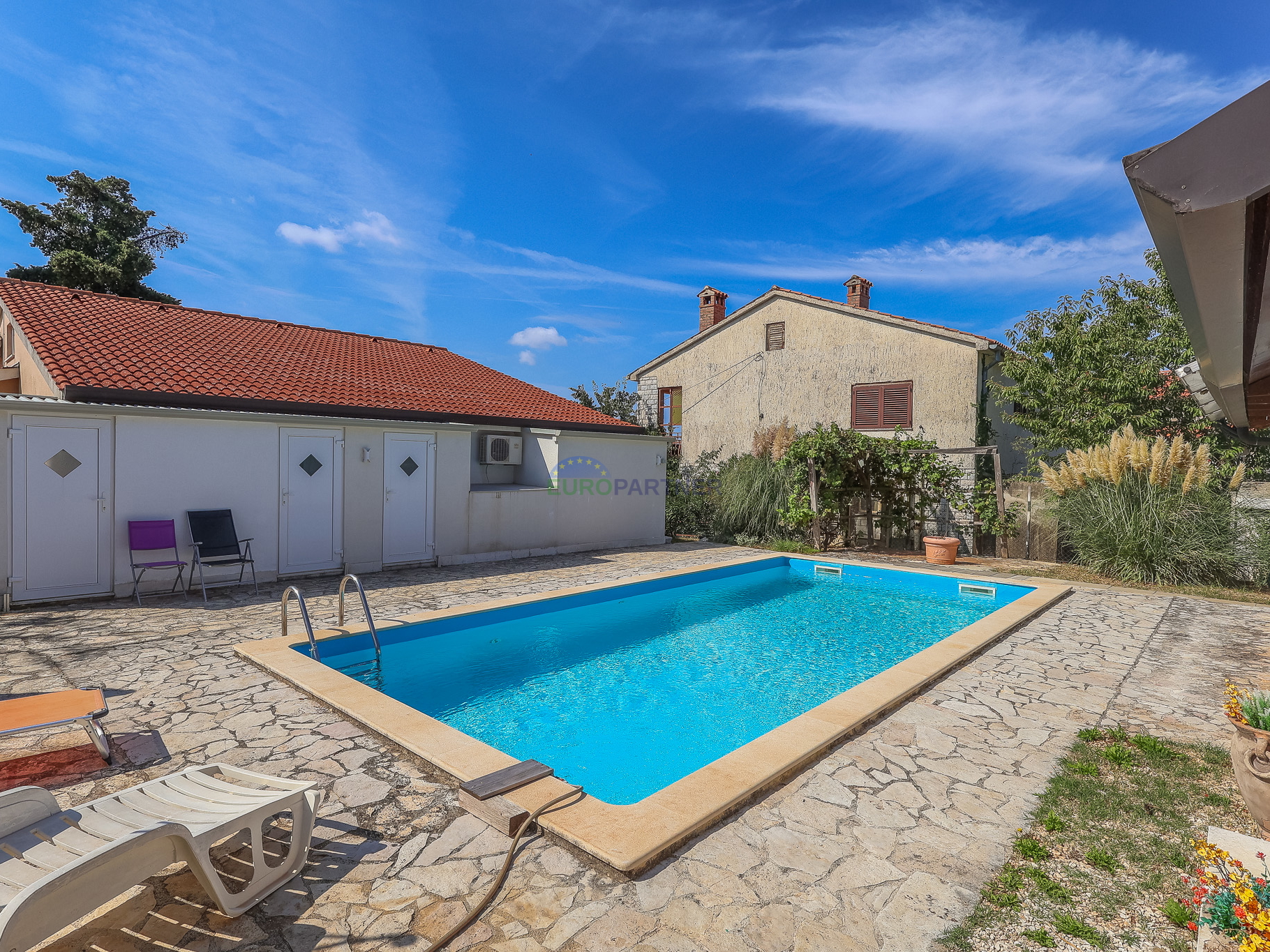 Single-story house with sea view, 10 km from Poreč