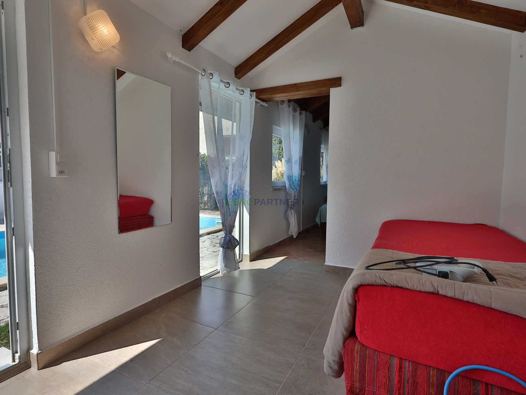 Single-story house with sea view, 10 km from Poreč