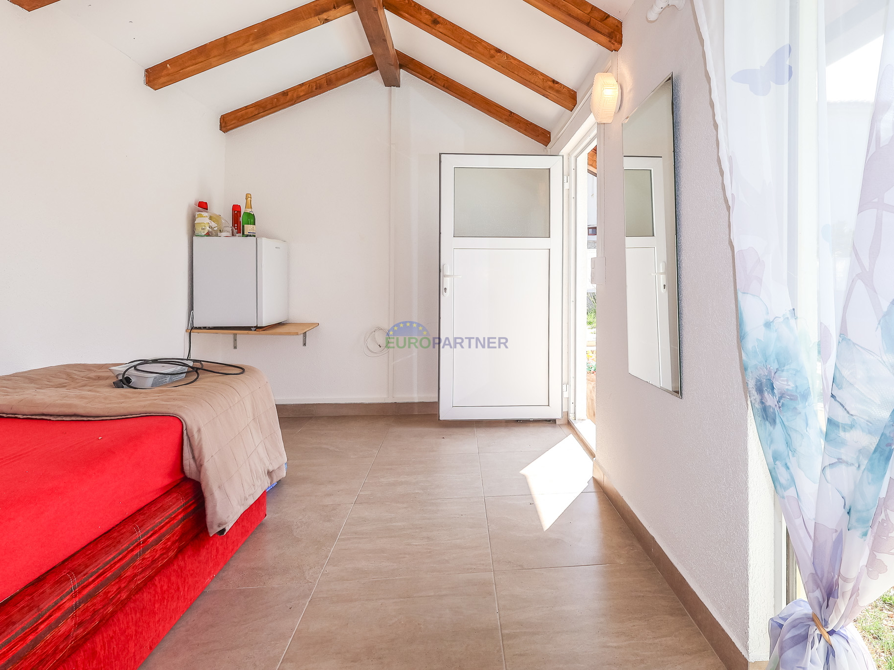 Single-story house with sea view, 10 km from Poreč