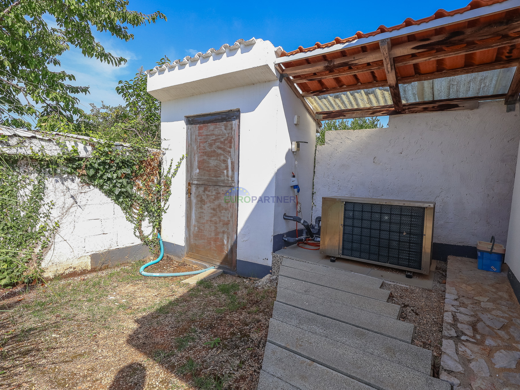 Single-story house with sea view, 10 km from Poreč
