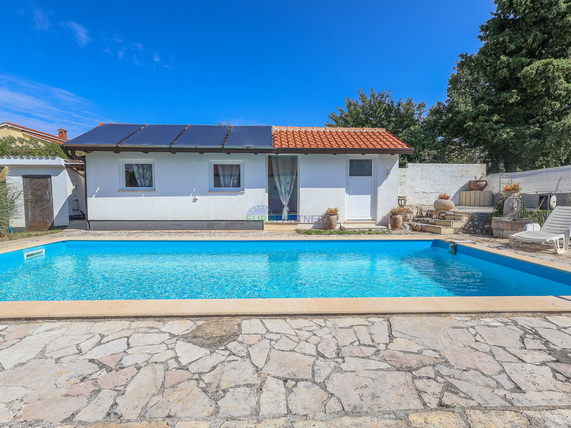 Single-story house with sea view, 10 km from Poreč