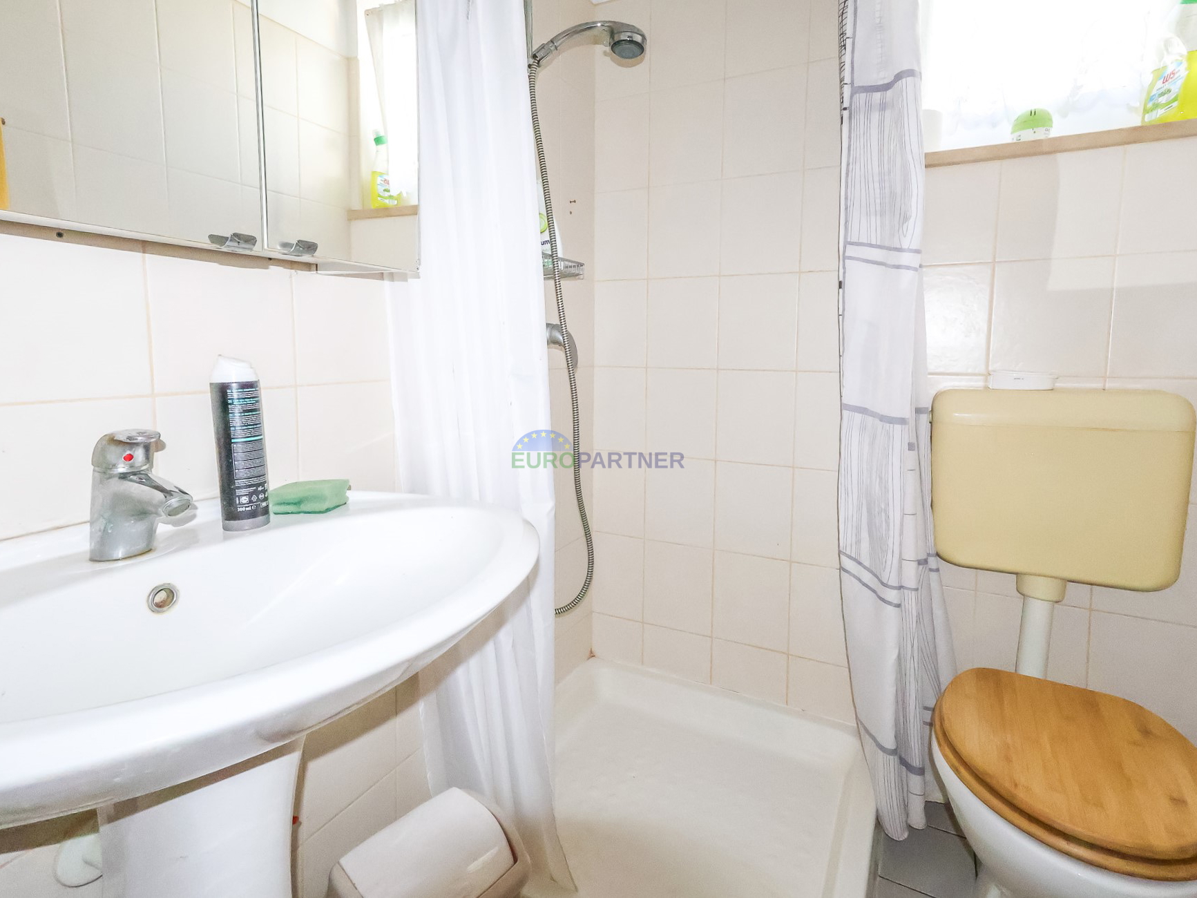 Single-story house with sea view, 10 km from Poreč