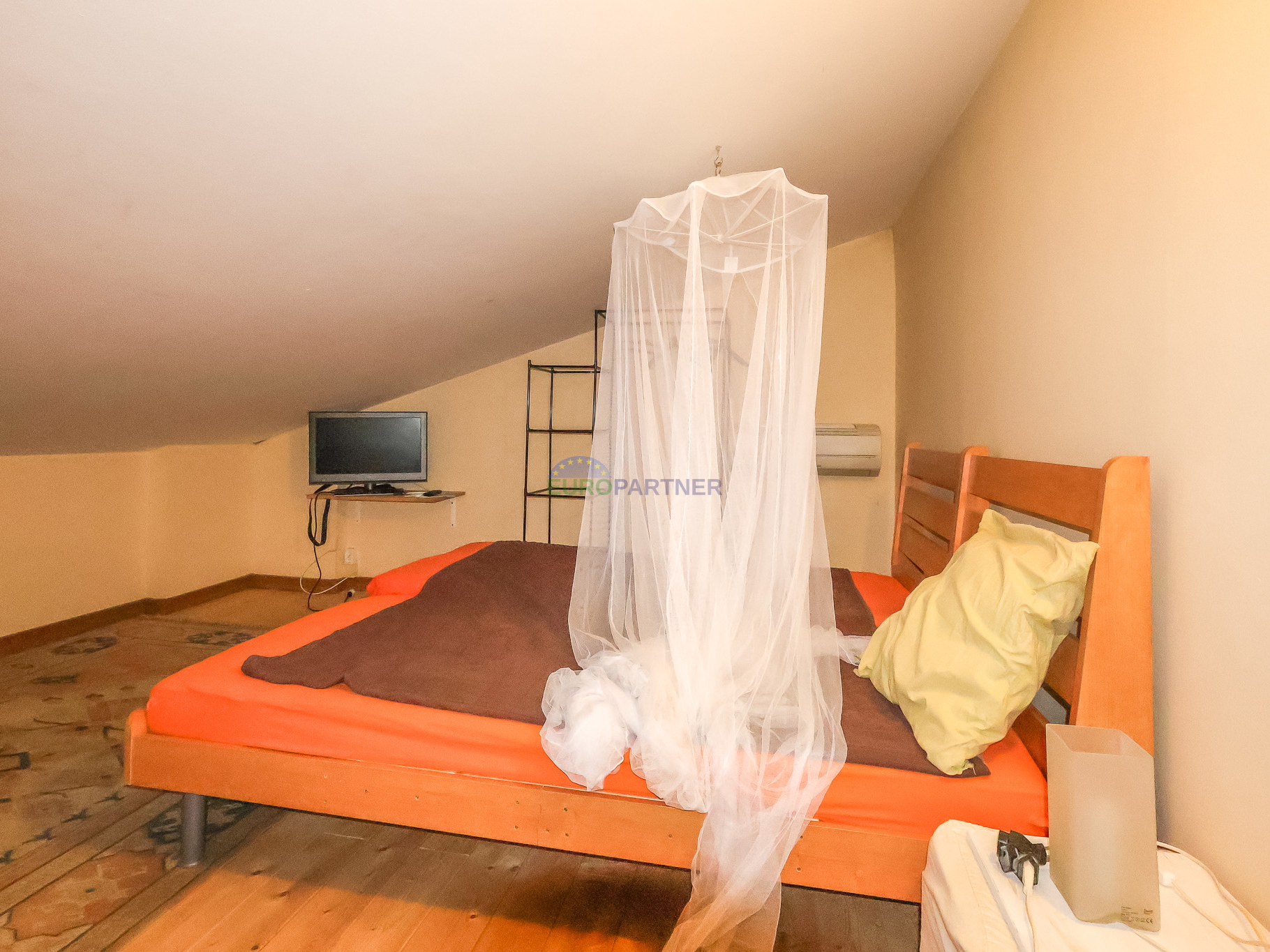 Single-story house with sea view, 10 km from Poreč