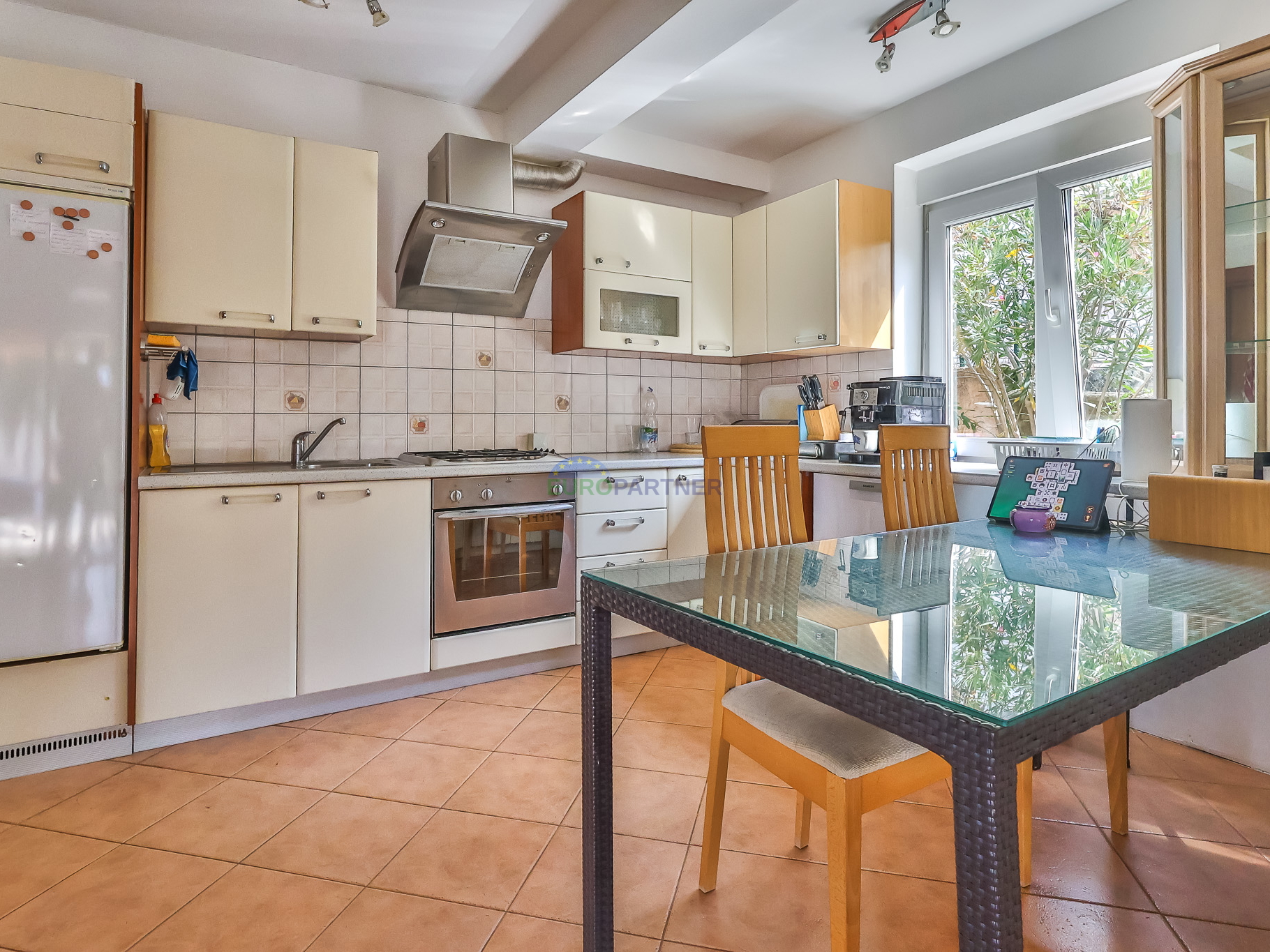 Single-story house with sea view, 10 km from Poreč