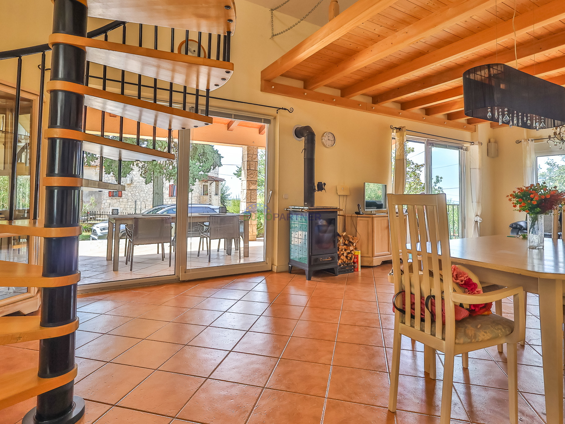 Single-story house with sea view, 10 km from Poreč