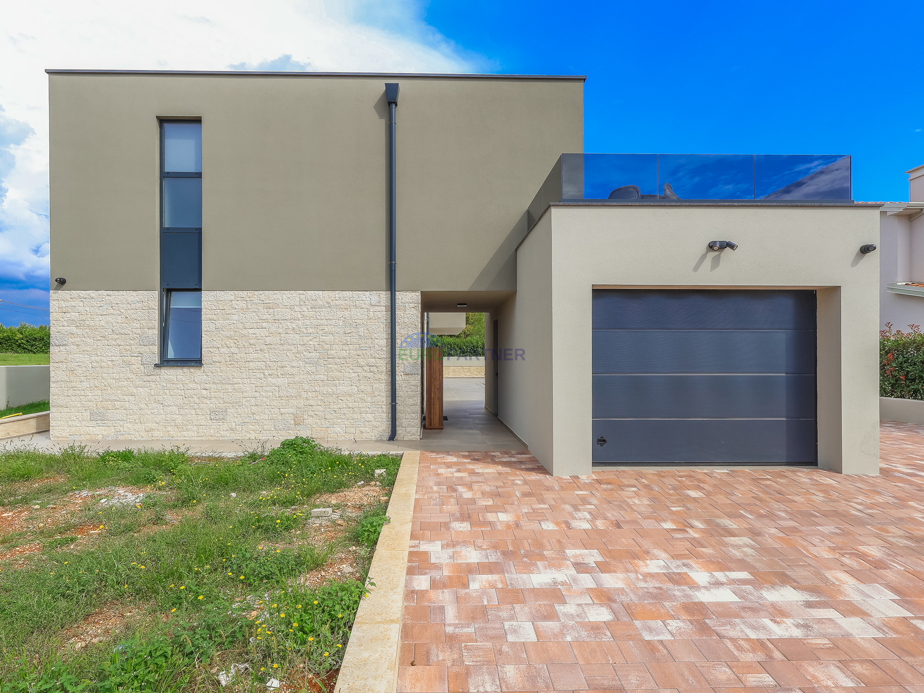 Moderna vila s bazenom, 7km od centra Poreča