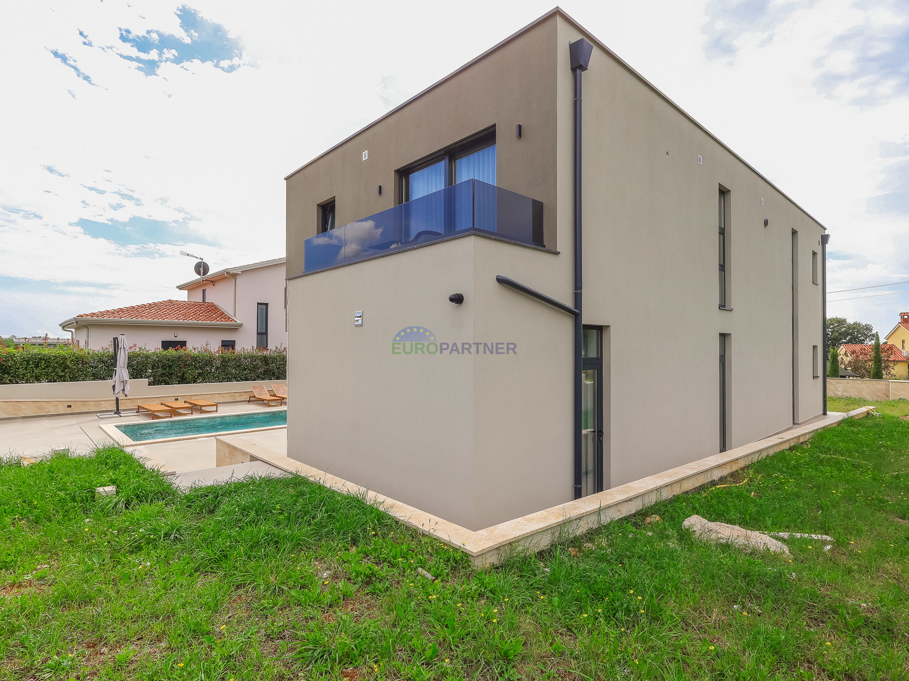 Moderna vila s bazenom, 7km od centra Poreča