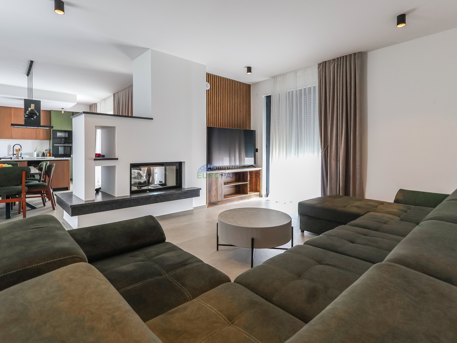 Moderna vila s bazenom, 7km od centra Poreča