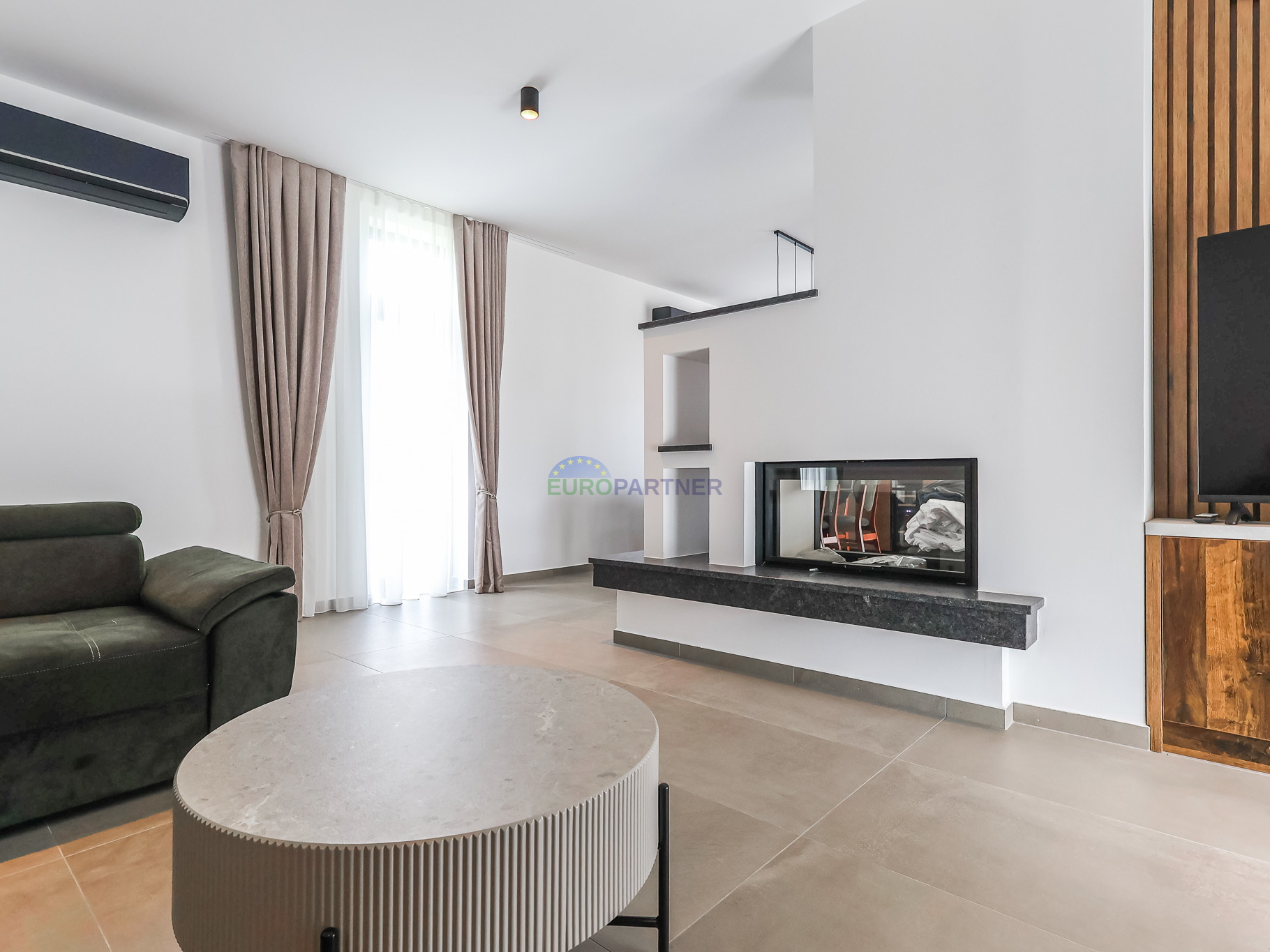Moderna vila s bazenom, 7km od centra Poreča
