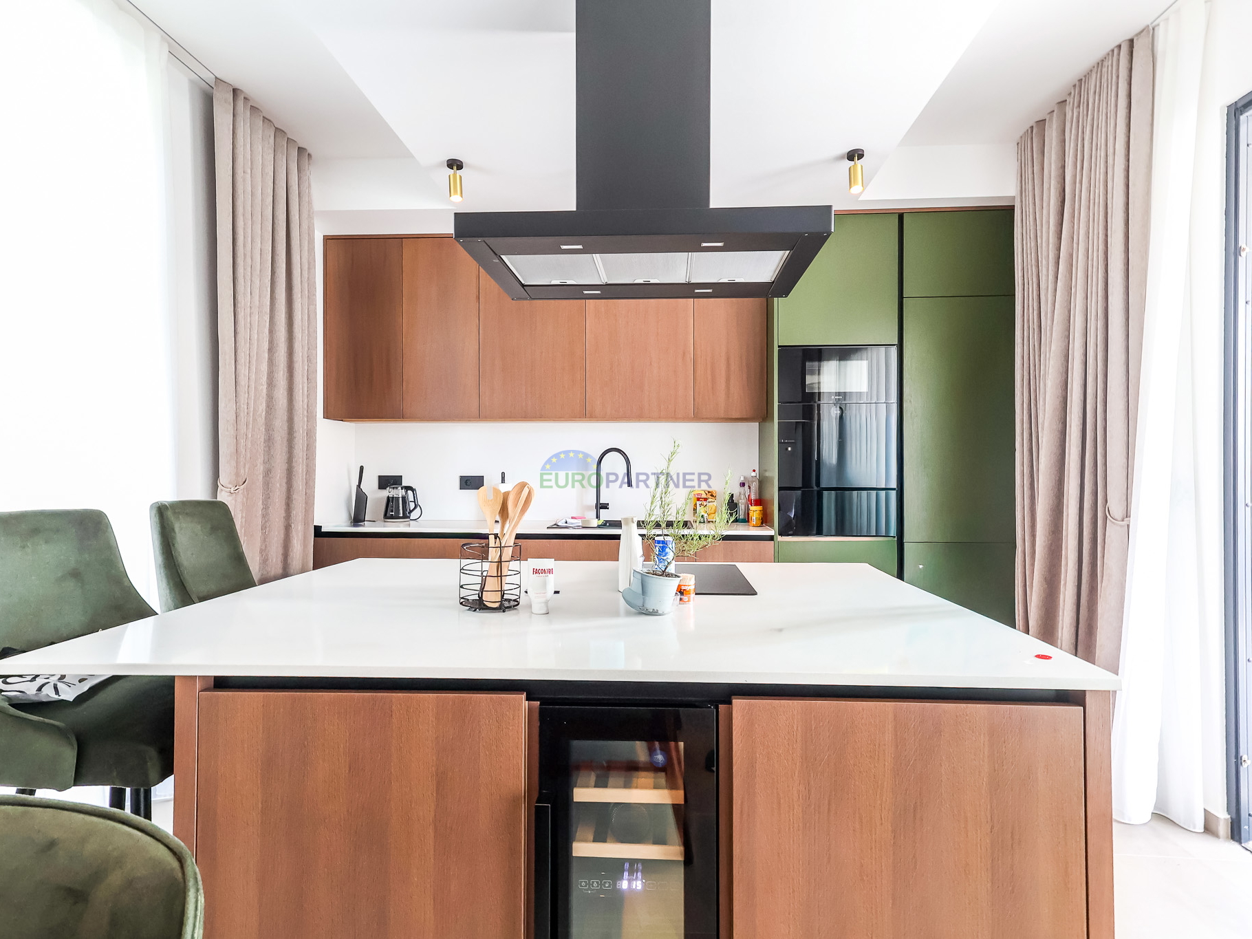 Moderna vila s bazenom, 7km od centra Poreča