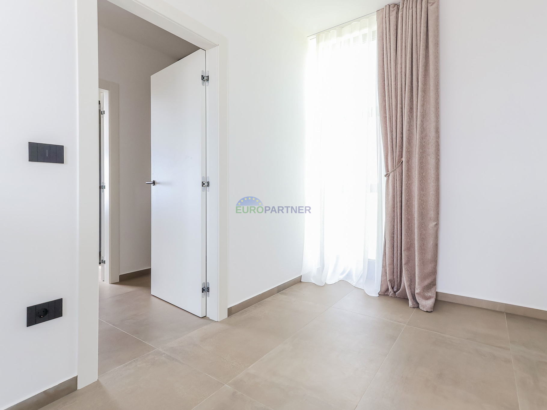 Moderna vila s bazenom, 7km od centra Poreča