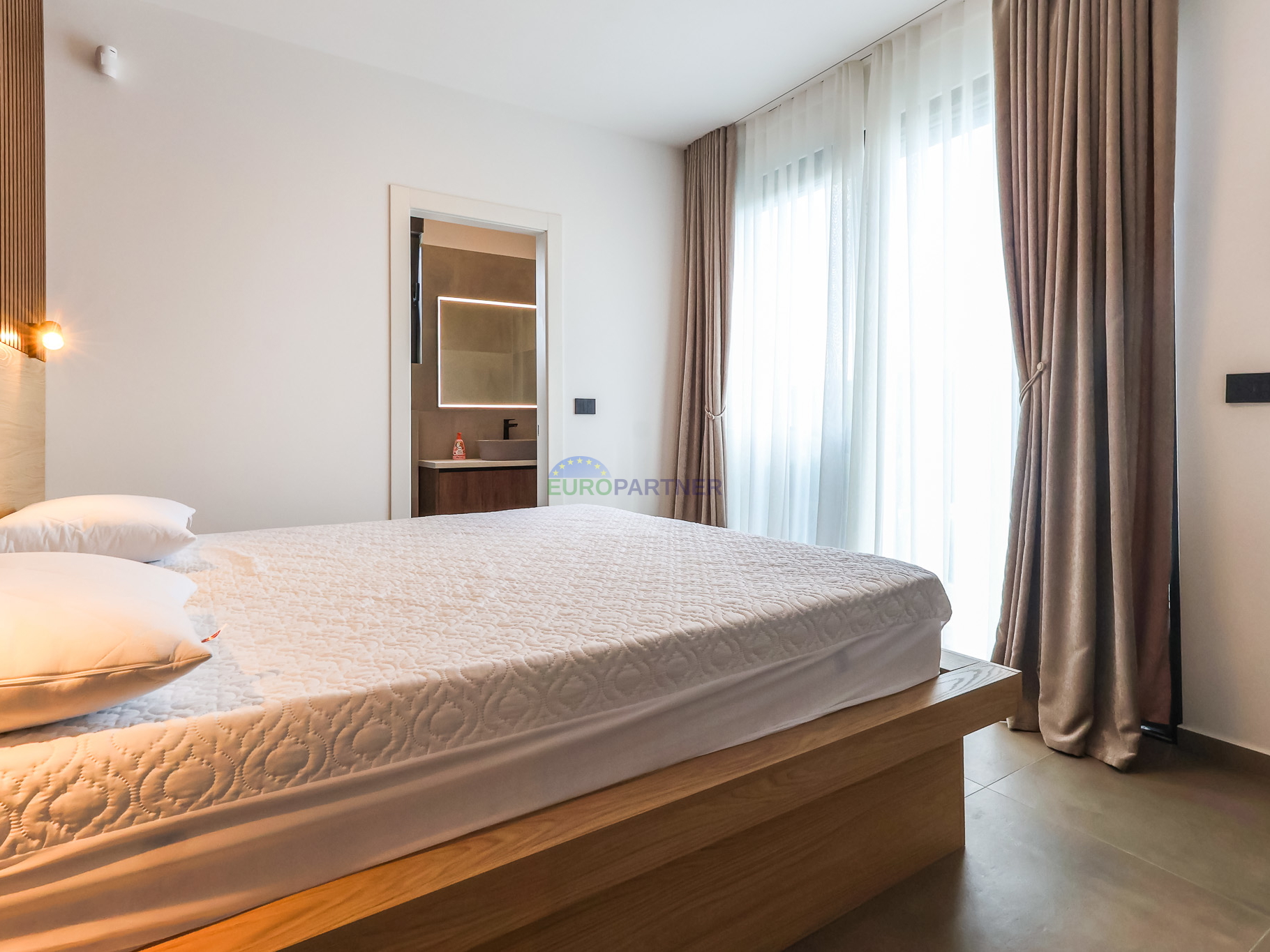 Moderna vila s bazenom, 7km od centra Poreča