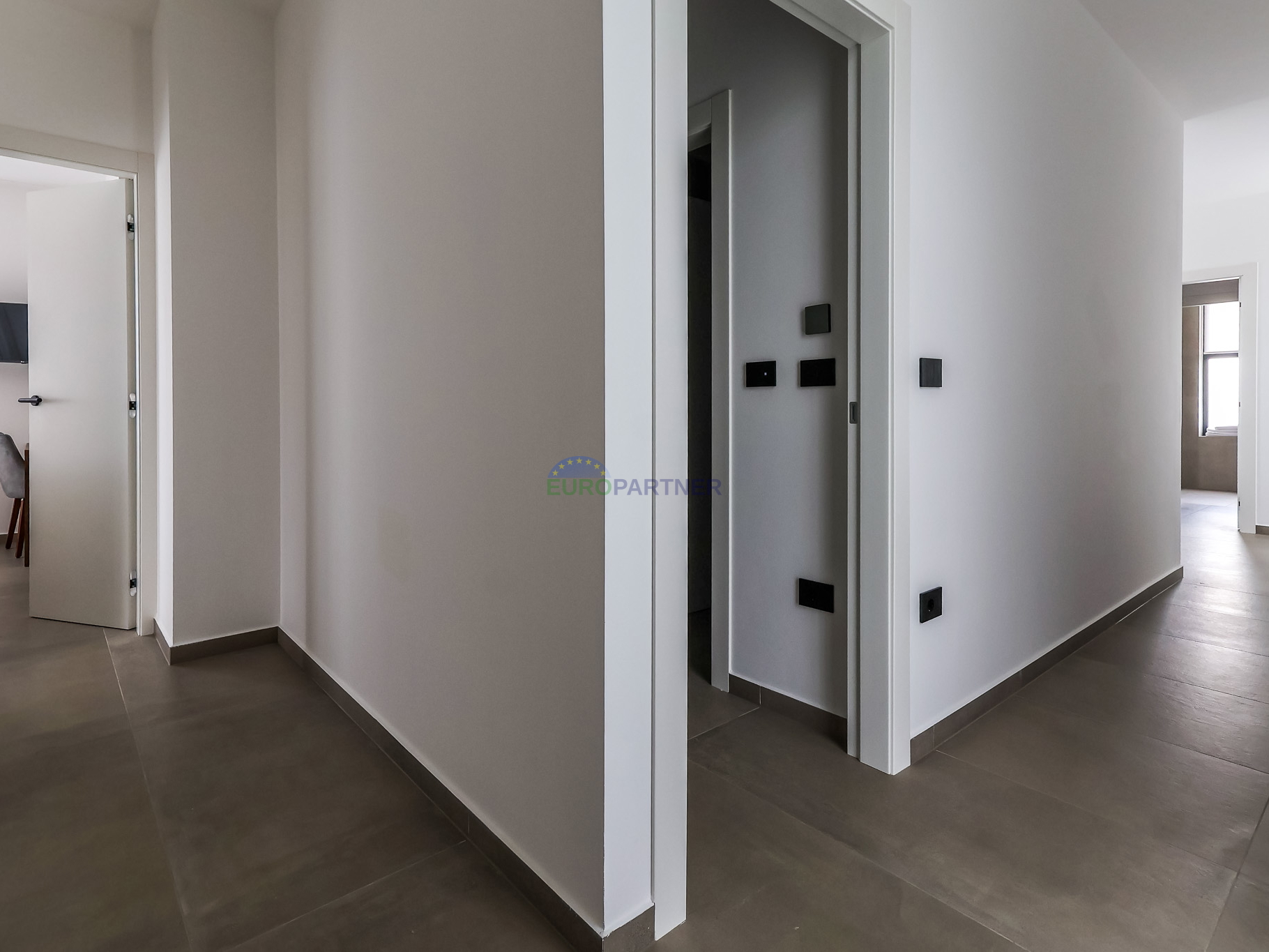 Moderna vila s bazenom, 7km od centra Poreča
