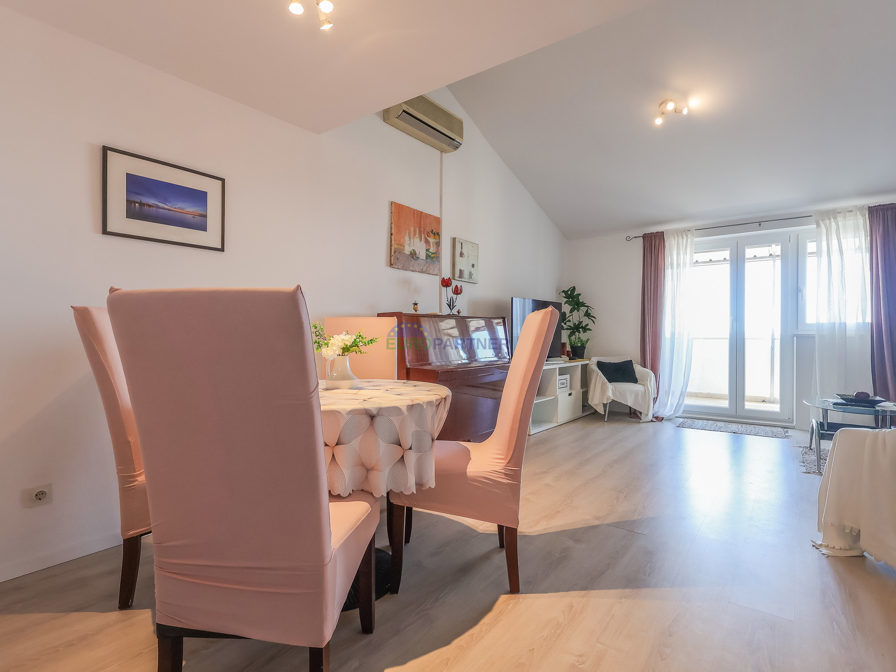 Appartamento con vista mare, 300 metri dal mare, Parenzo, Istria