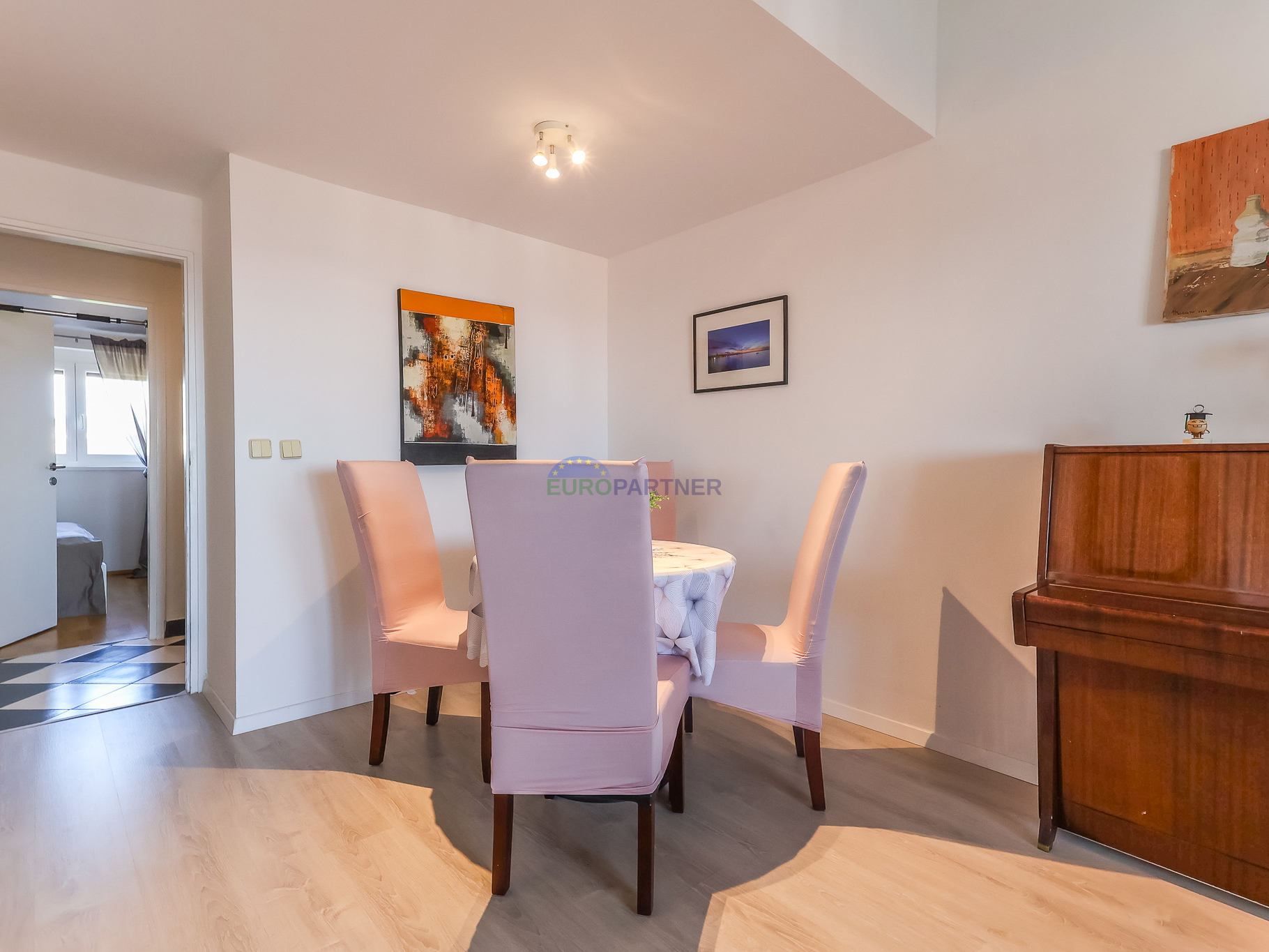 Appartamento con vista mare, 300 metri dal mare, Parenzo, Istria