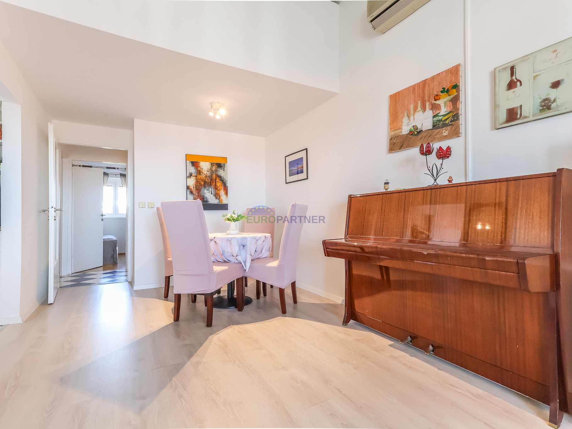 Appartamento con vista mare, 300 metri dal mare, Parenzo, Istria
