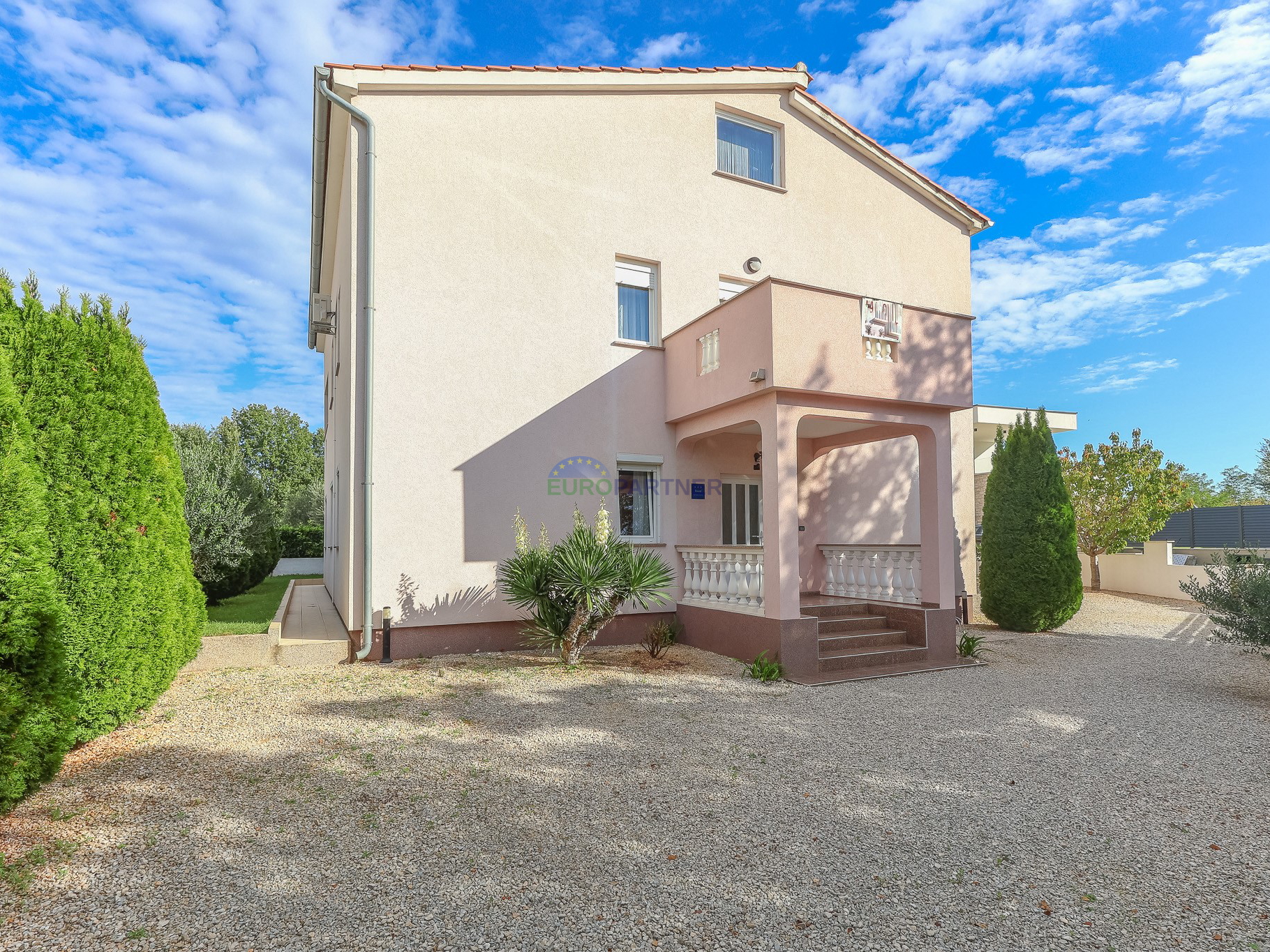 Casa indipendente con 4 appartamenti, Funtana