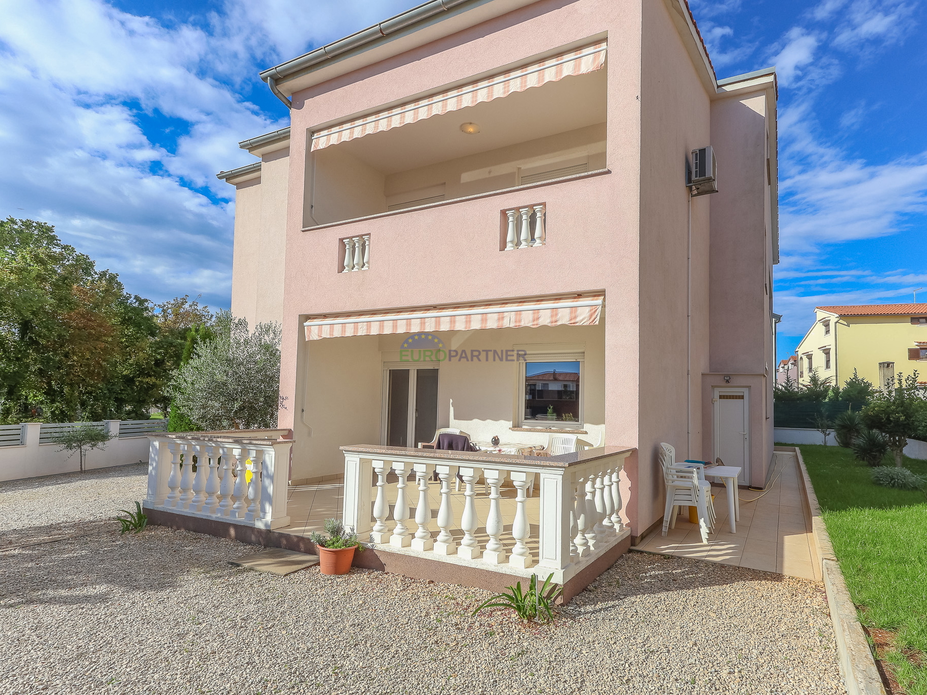 Casa indipendente con 4 appartamenti, Funtana