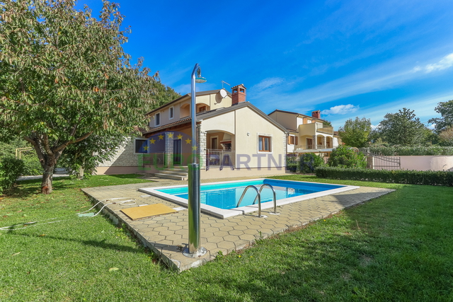 Casa mediterranea con piscina, a 12 km da Poreč