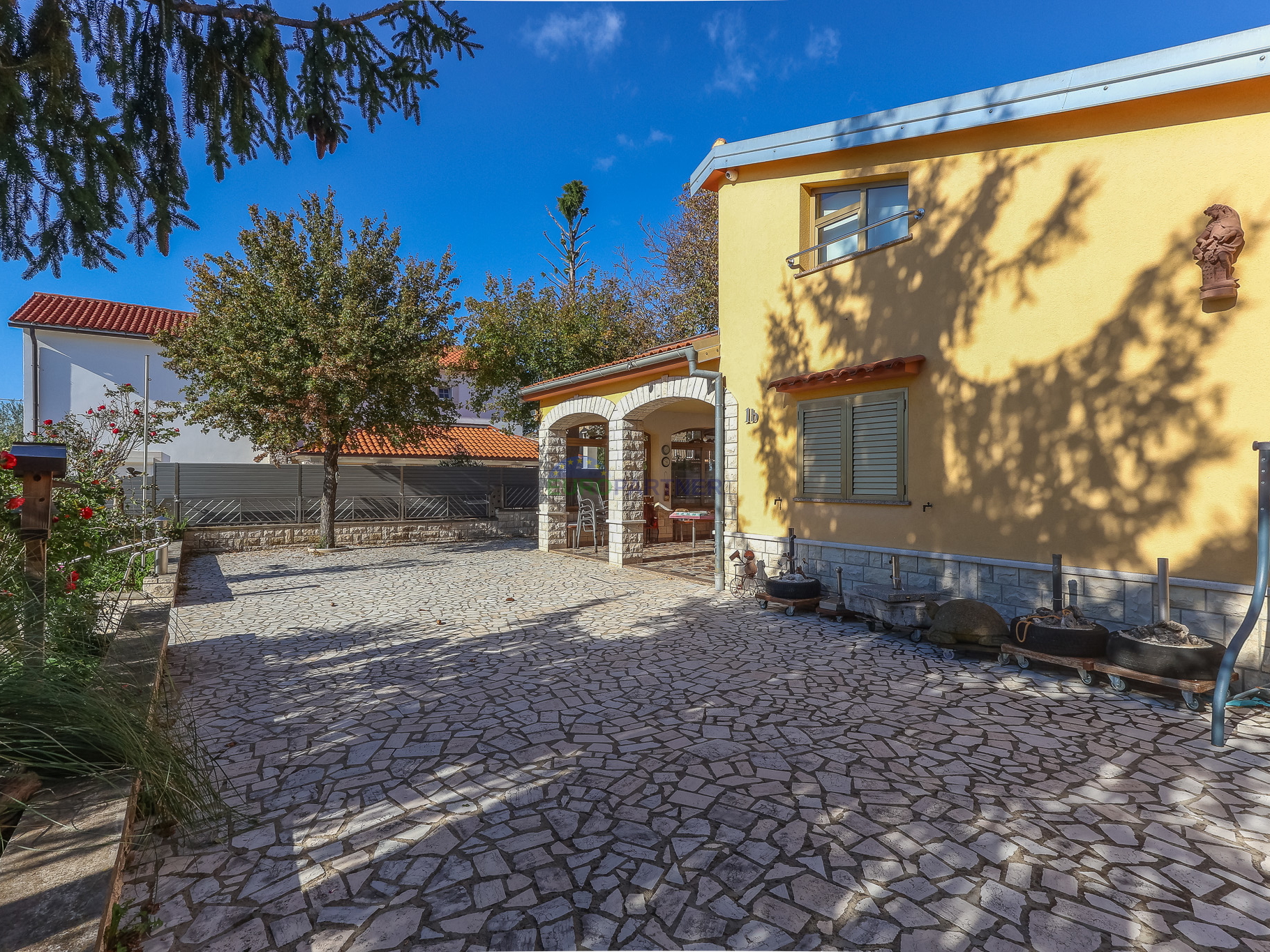 Samostojeća kuća sa 6600m2 vrta, Sveti Lovreč, Istra