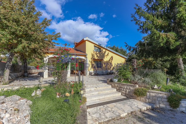 Samostojeća kuća sa 6600m2 vrta, Sveti Lovreč, Istra