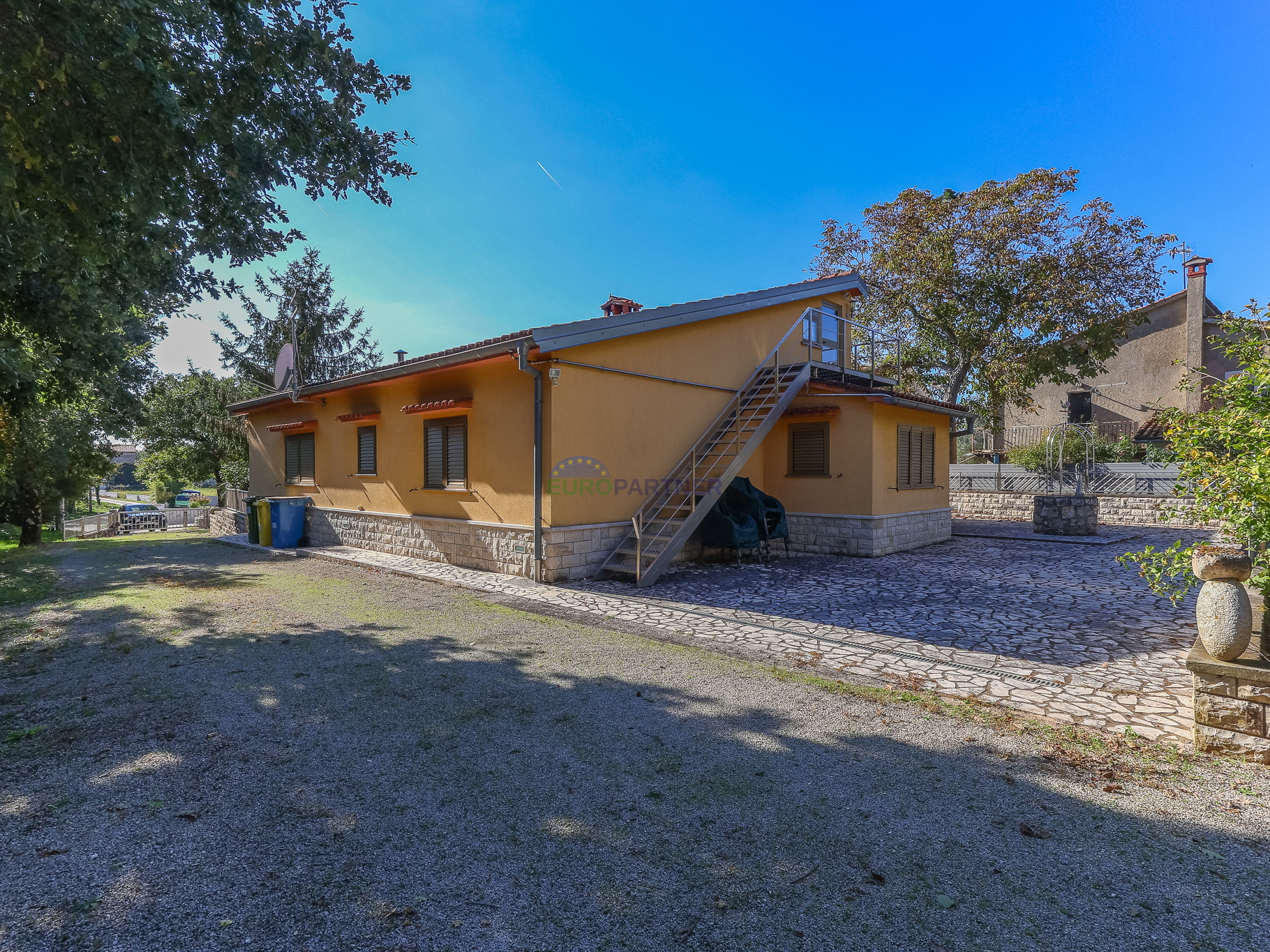 Samostojeća kuća sa 6600m2 vrta, Sveti Lovreč, Istra