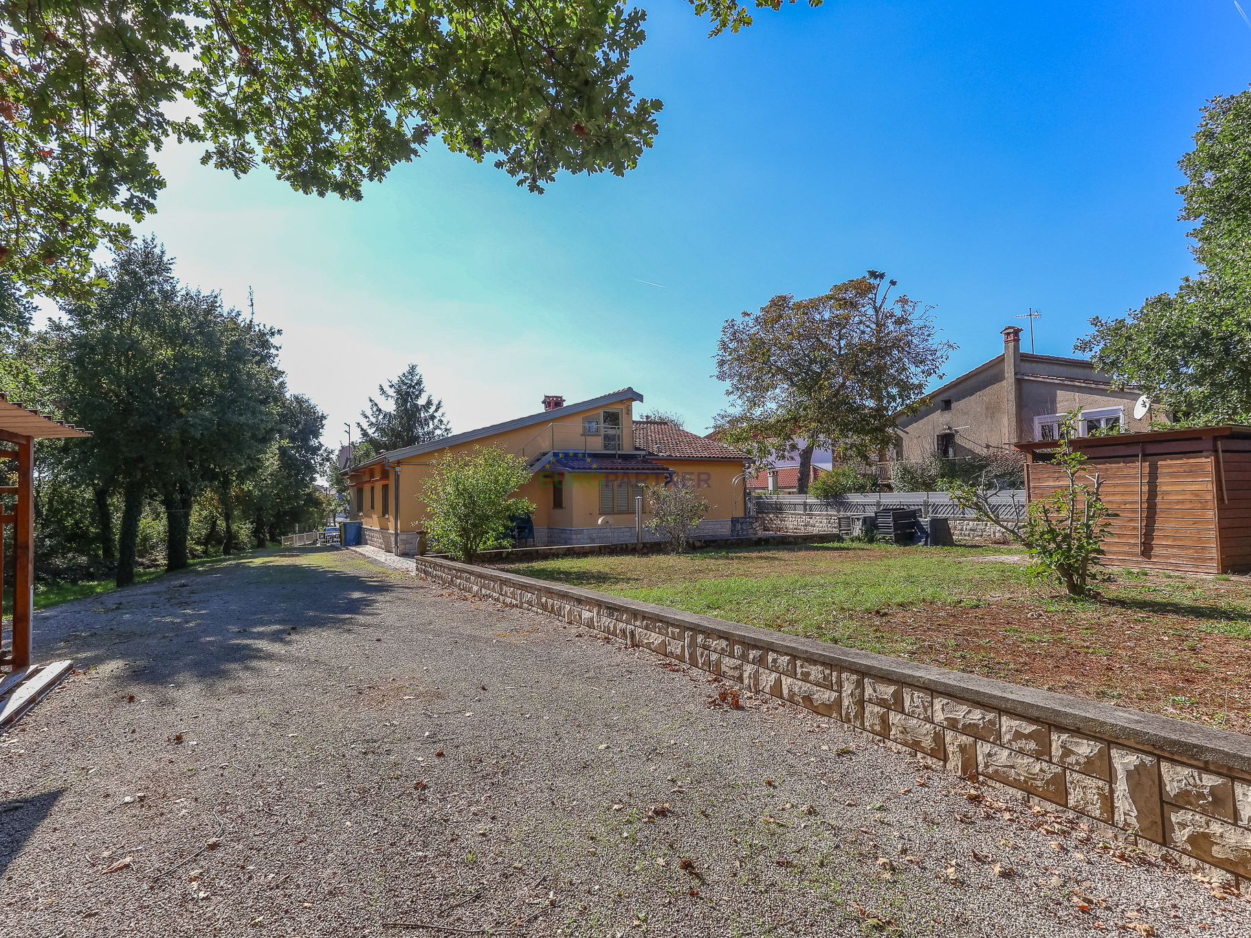 Samostojeća kuća sa 6600m2 vrta, Sveti Lovreč, Istra