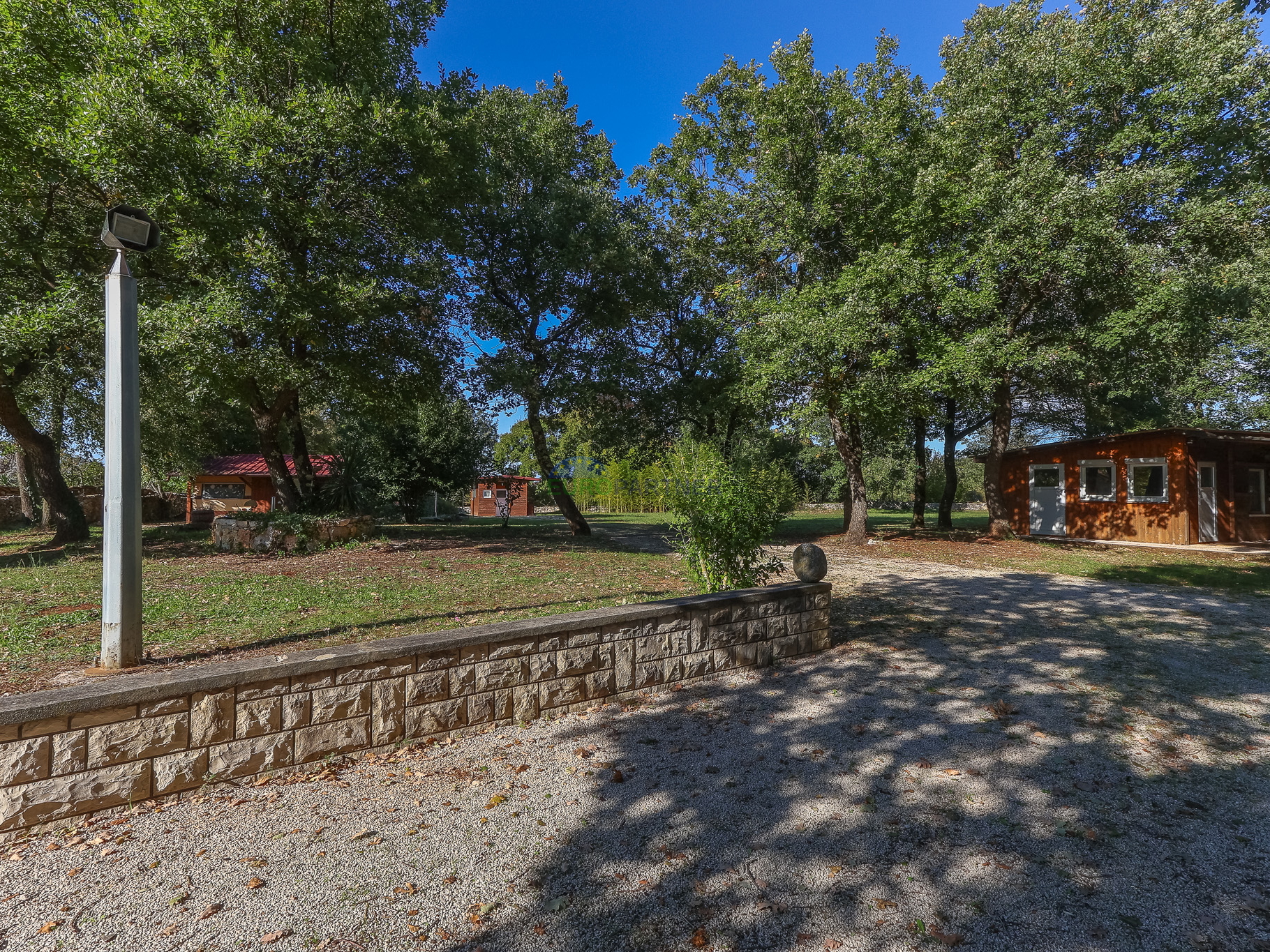 Samostojeća kuća sa 6600m2 vrta, Sveti Lovreč, Istra