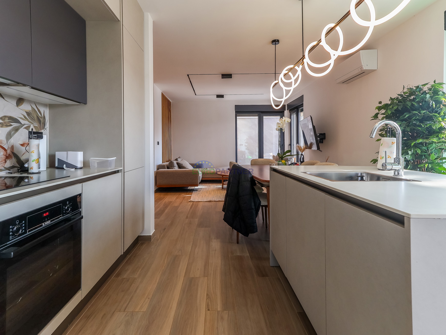 Novogradnja modernog dizajna 5km od Poreča, Istra